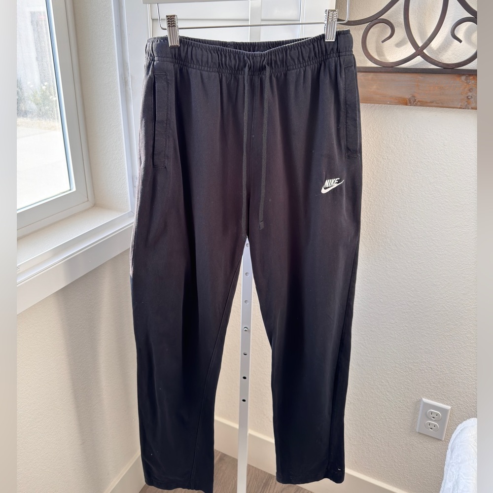 Nike pull on jogger pants. Size L